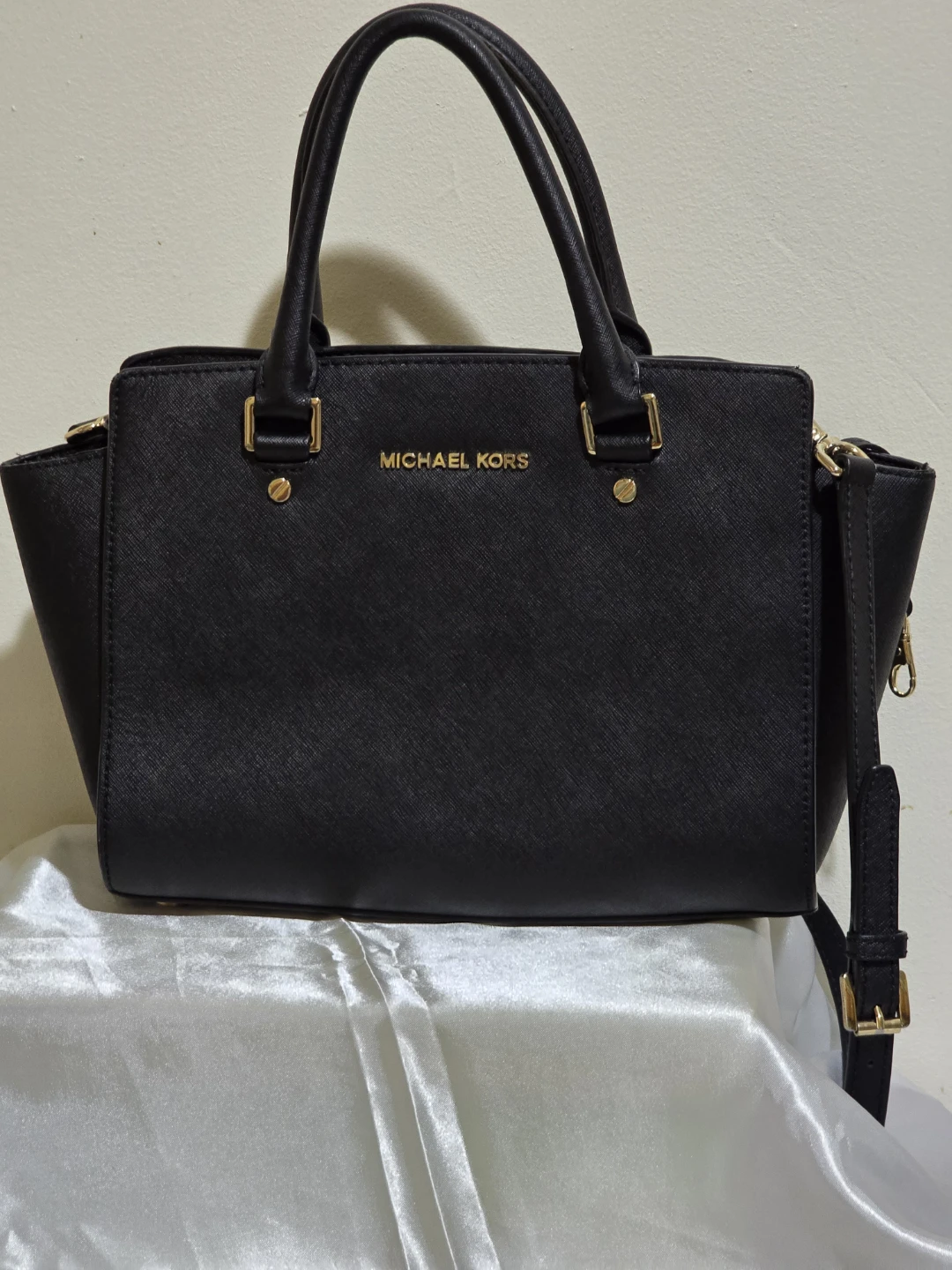 Authentic Michael Kors LARGE Selma Satchel - Black Saffiano