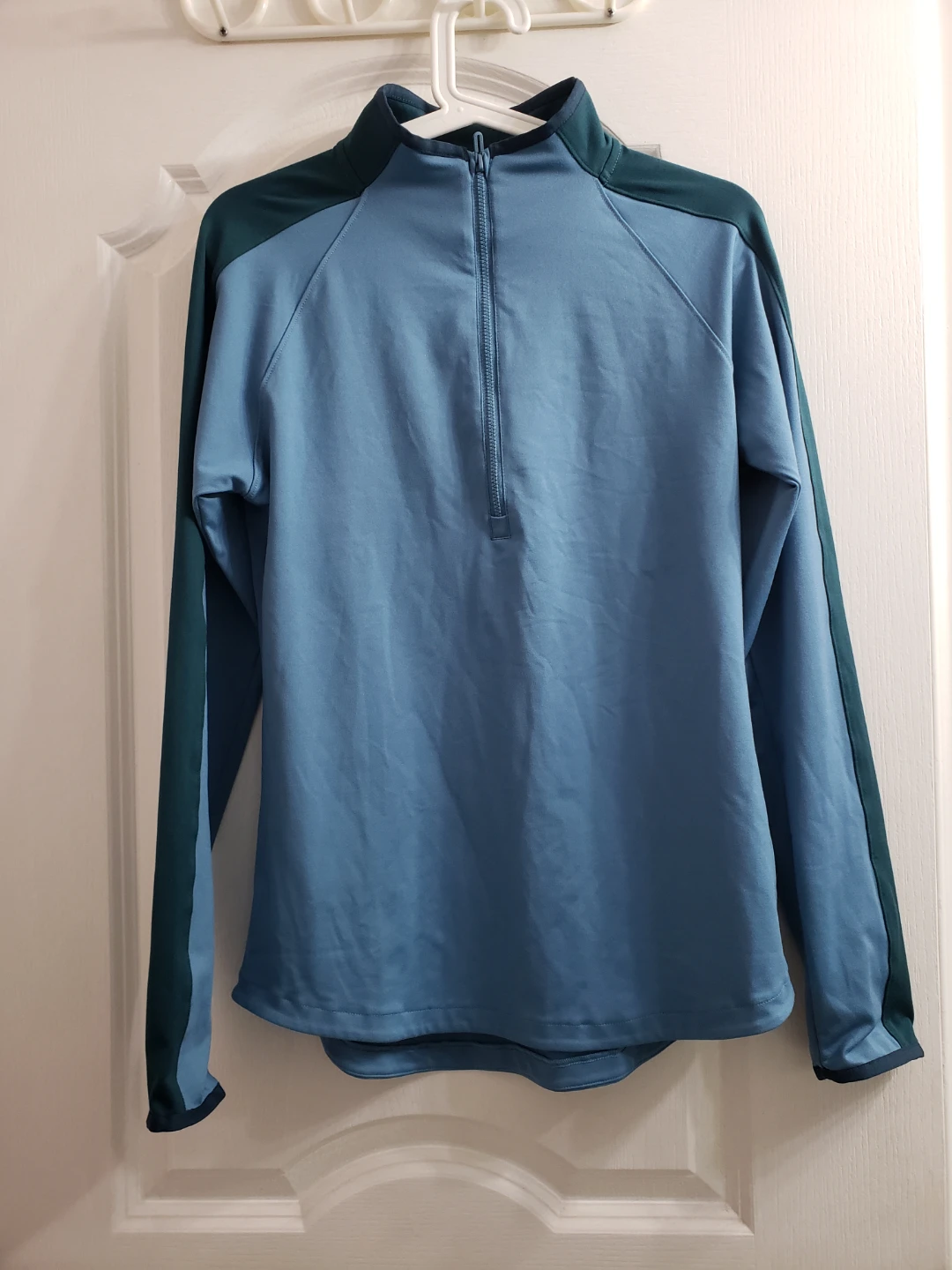 Under Armour Fitted 1/4 Zip Pullover Small size.