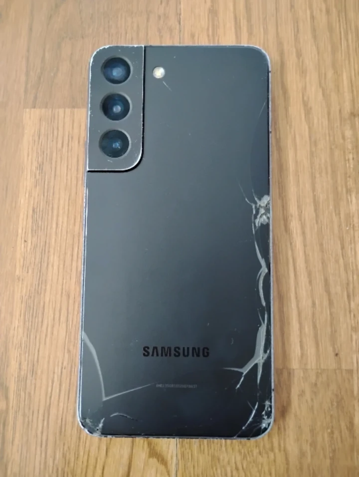Samsung Galaxy S22 🥕 - photo 2
