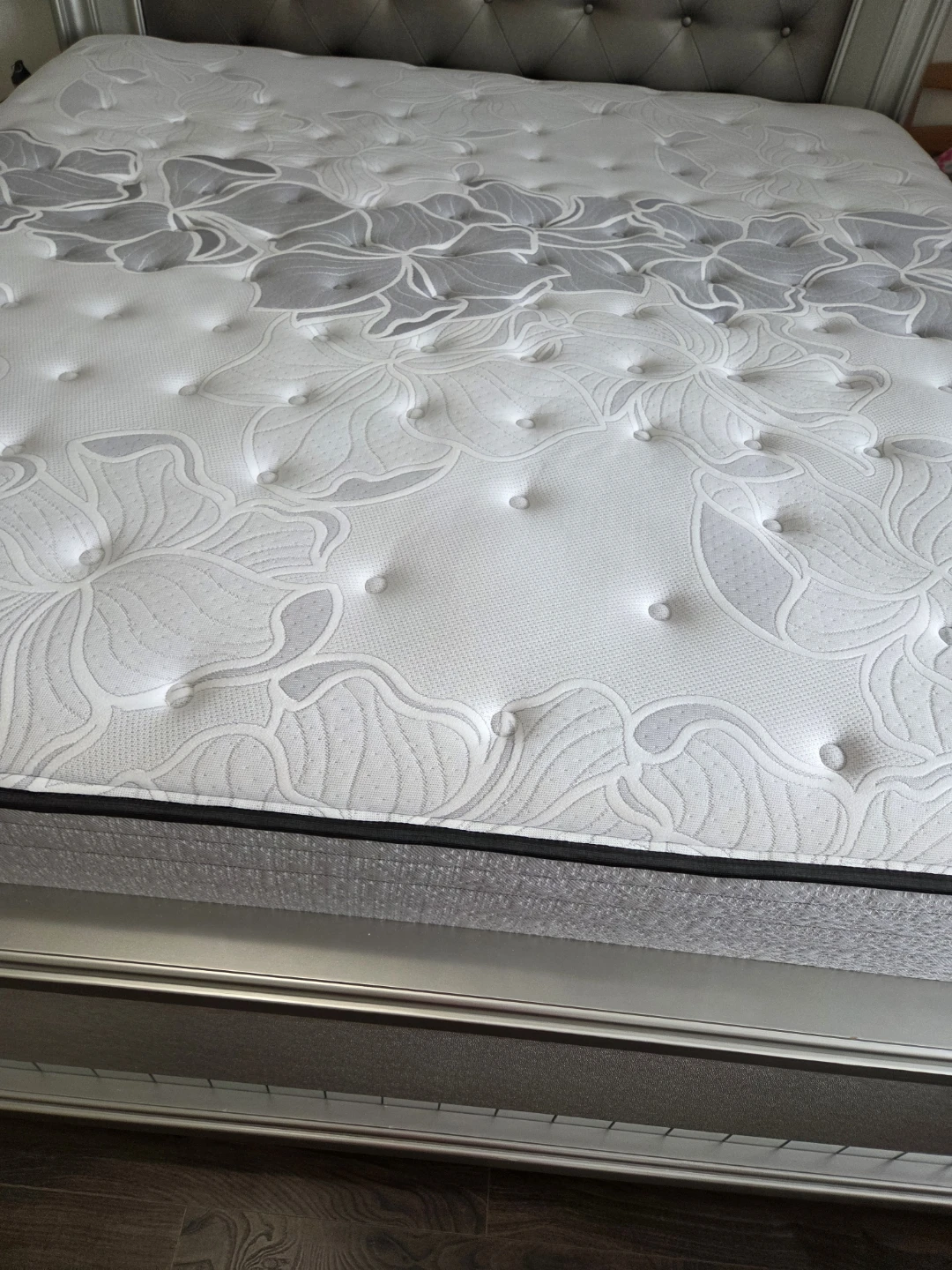 King size Sealy Mattress with mattress protector - photo 3