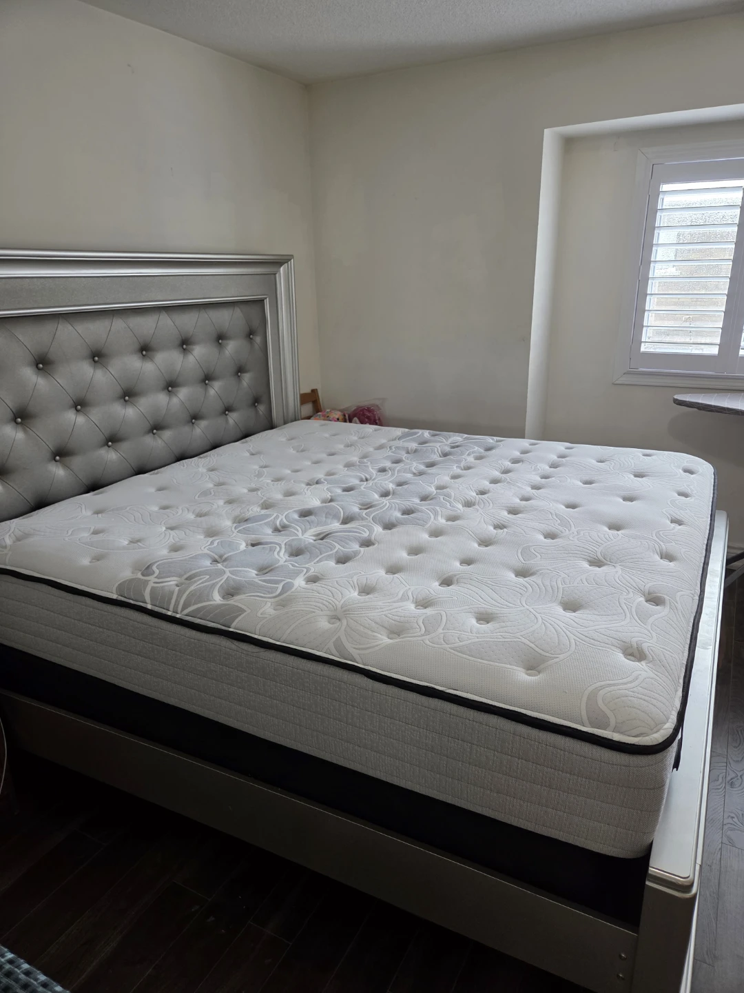 King size Sealy Mattress with mattress protector - photo 4