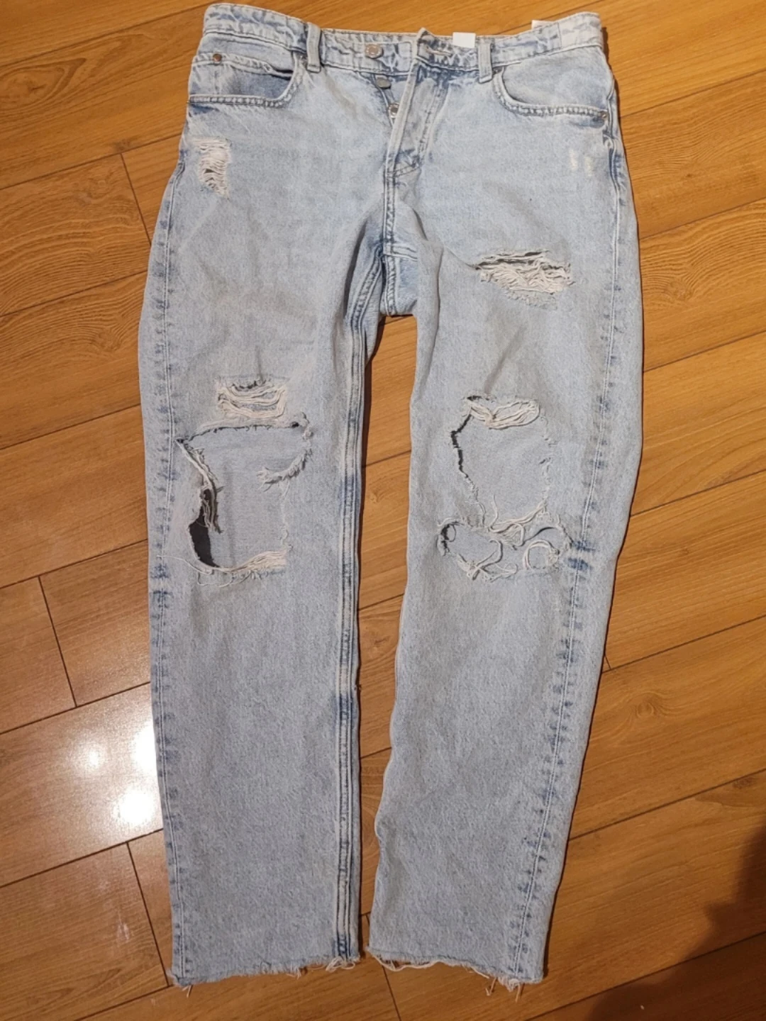 H&M Boyfriend Low Waist Distressed Jeans Size US 4