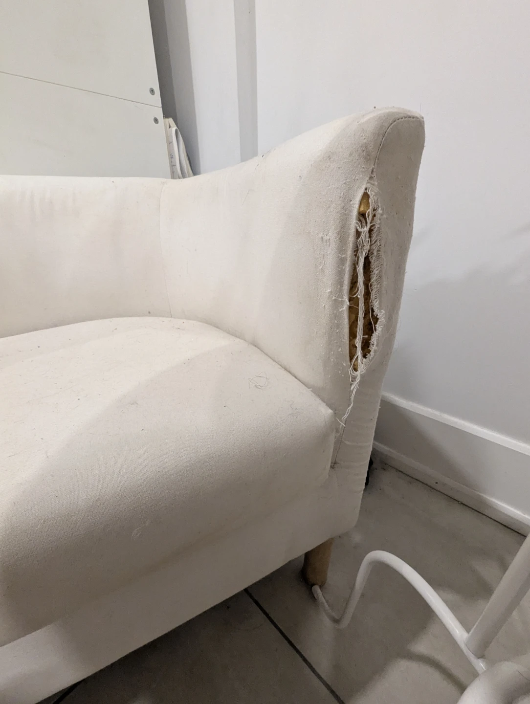 Cream Upholstered Accent Chair - photo 5