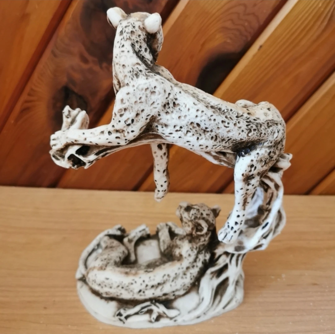 Vintage Cheetah Sculpture on Tree Branch - photo 3