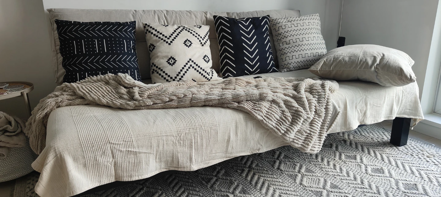 Cream day bed with solid wood legs