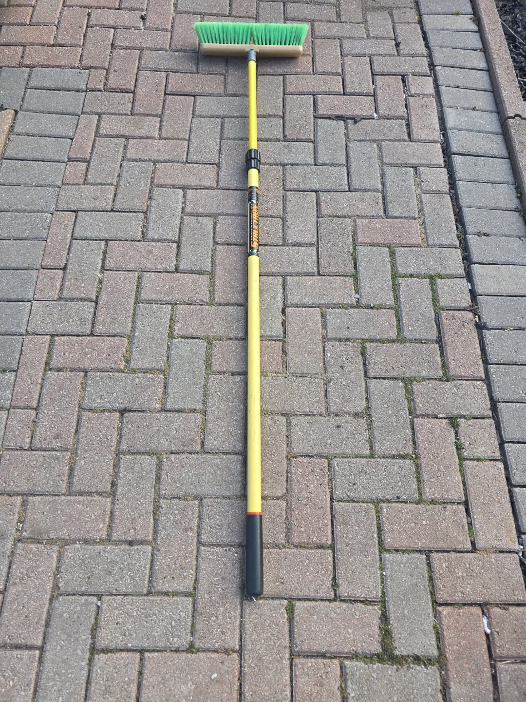 Extendable Telescopic Brush with Bucket
