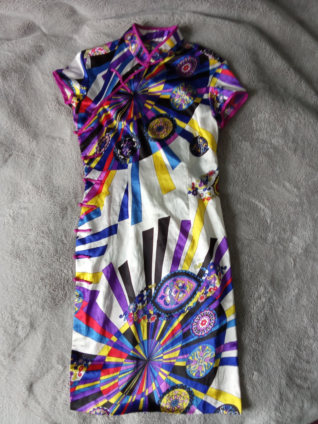 Vibrant Abstract Print Short Sleeve Cheongsam Dress XS