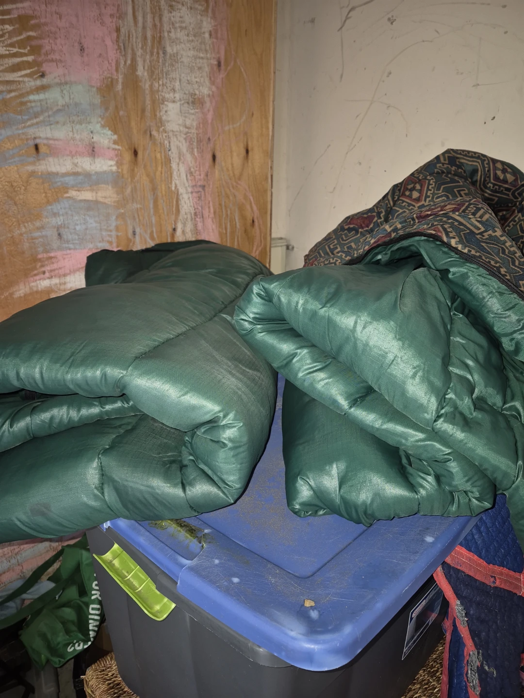 Golf Club Set and Golf Bags,plus 2 Colemen sleeping bags