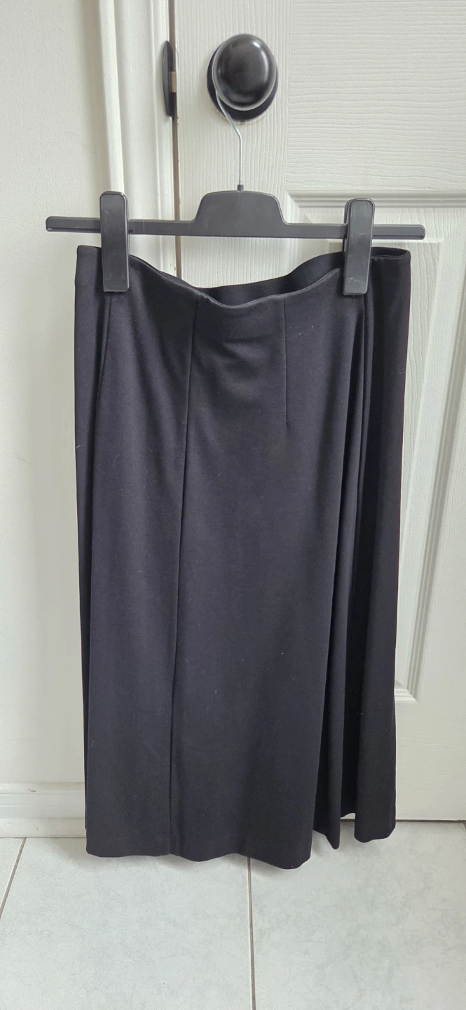 UNIQLO Black Skirt