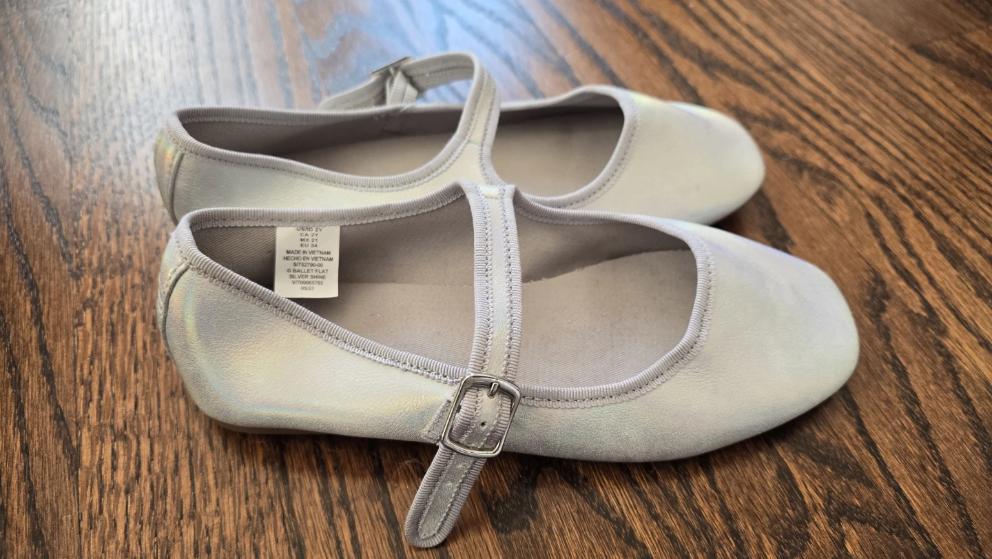 NEW Old Navy Silver Ballet Flats Size 2Y