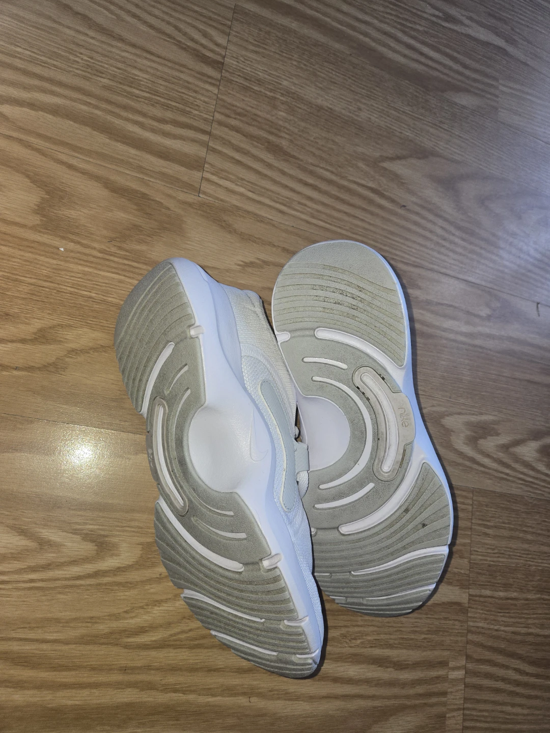Nike DV3975-10X Women's White Training Shoes Size 8 - photo 3