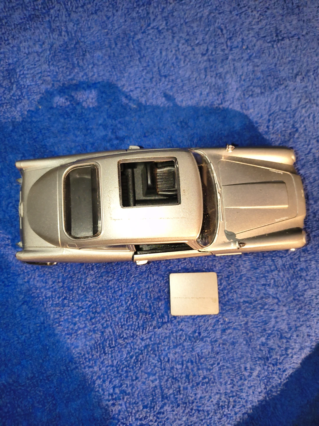 Silver Aston Martin DB5 Toy Car - photo 3