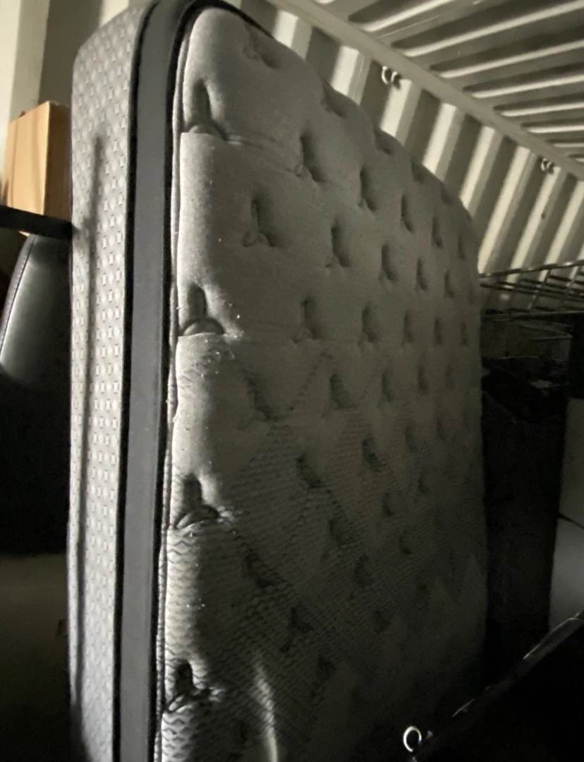 FREE DELIVERY! Queen bed set with box spring  & metal frame $250