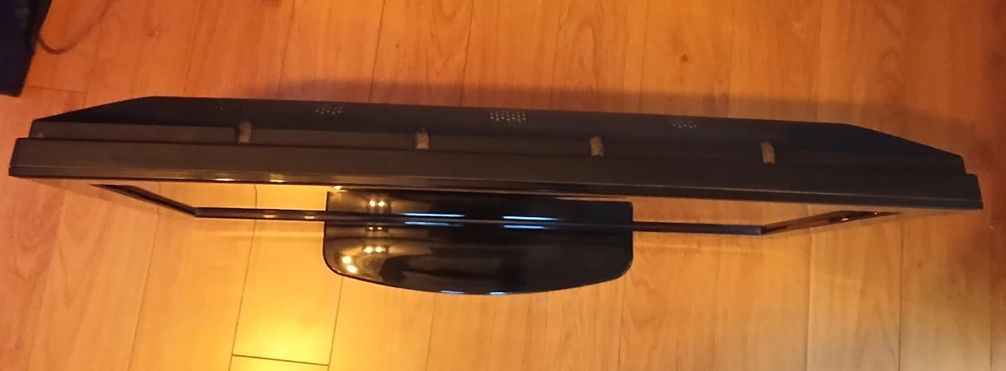 Sharp Aquos LC-32D59U 32" LCD TV
