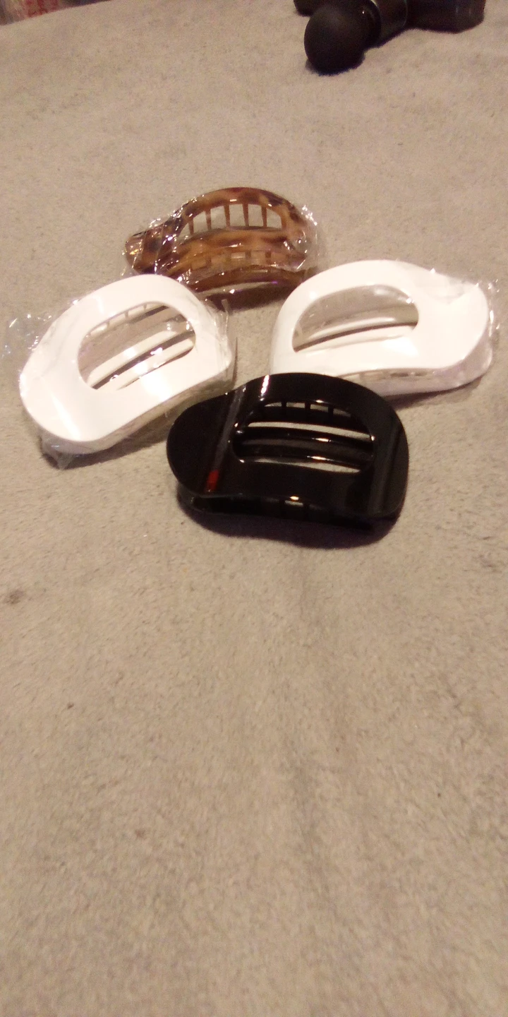 **WOMEN'S (CLAW STYLE) HAIR CLIPS**