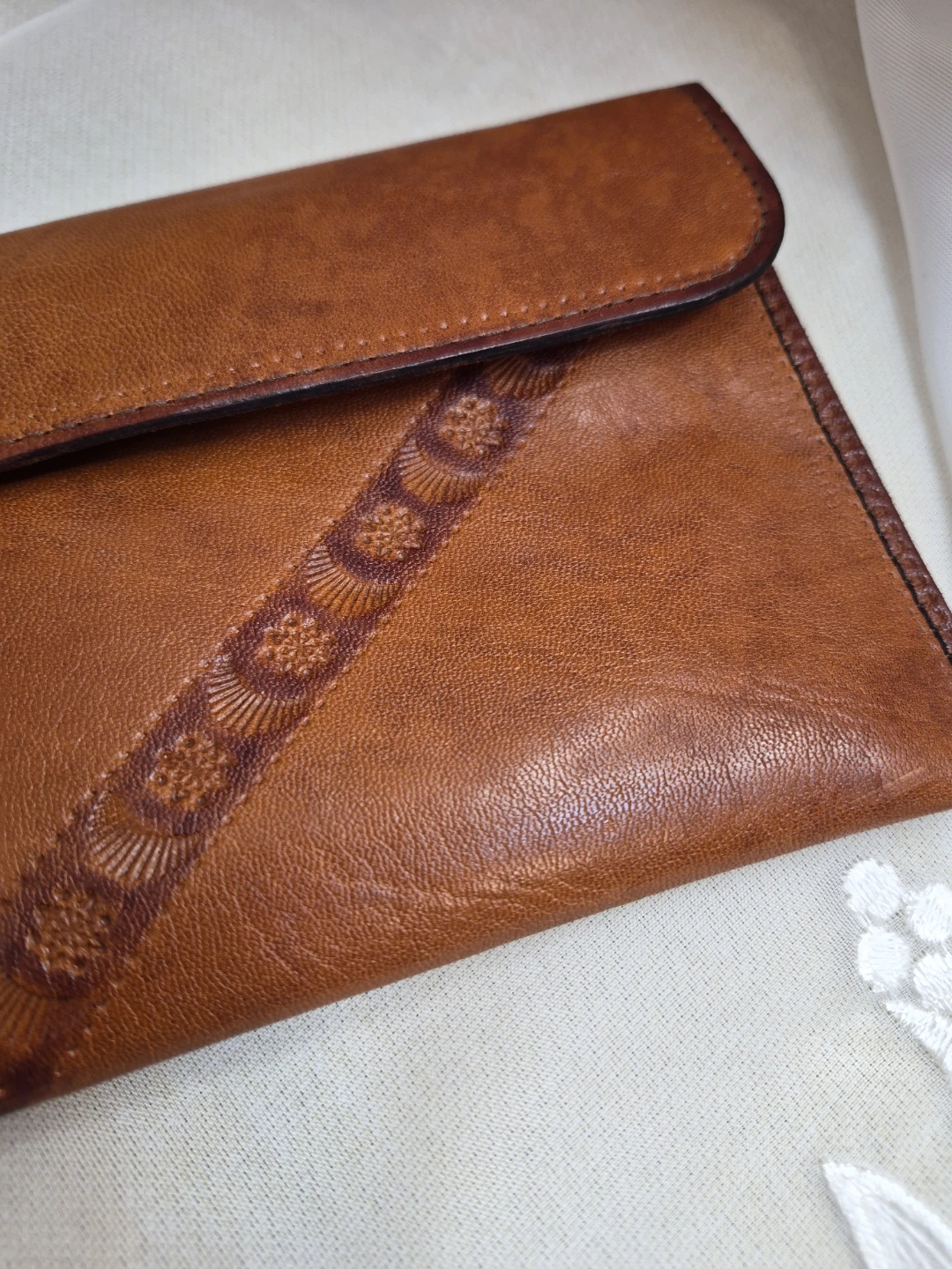 Beautiful Vintage Hand Crafted Leather 9 1/2" x 4 1/2" Wallet - photo 2