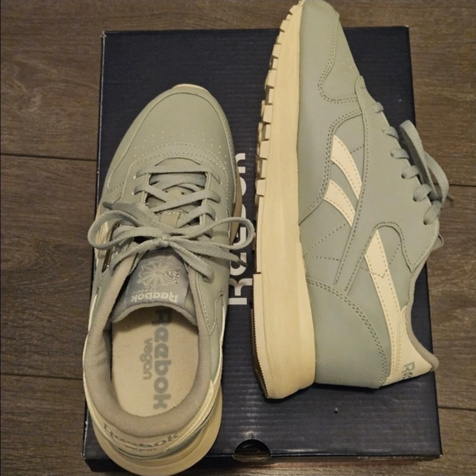 Reebok Classic vegan leather platform sneakers - photo 2