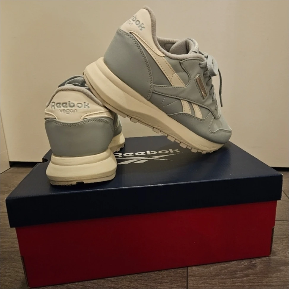 Reebok Classic vegan leather platform sneakers - photo 3