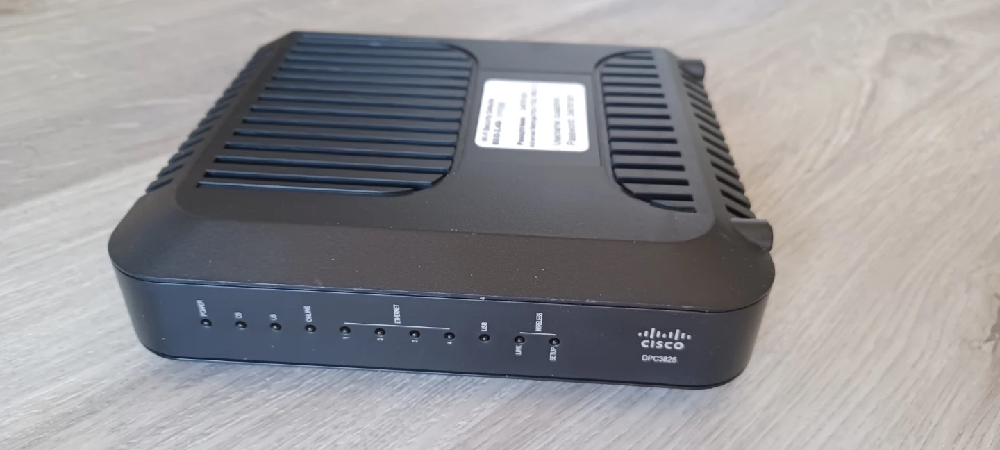 Cisco DPC3825 DOCSIS 3.0 WiFi Cable Modem - photo 2