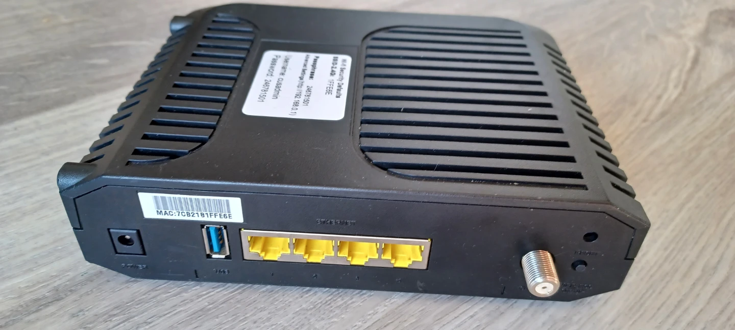 Cisco DPC3825 DOCSIS 3.0 WiFi Cable Modem - photo 3