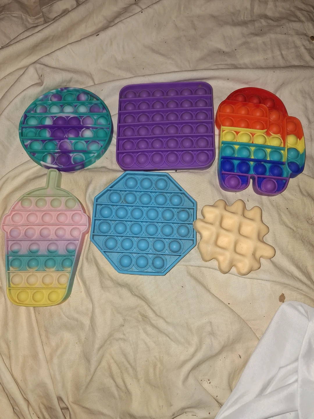 5 Pop It Fidget Toys and 1 Waffle Squishy