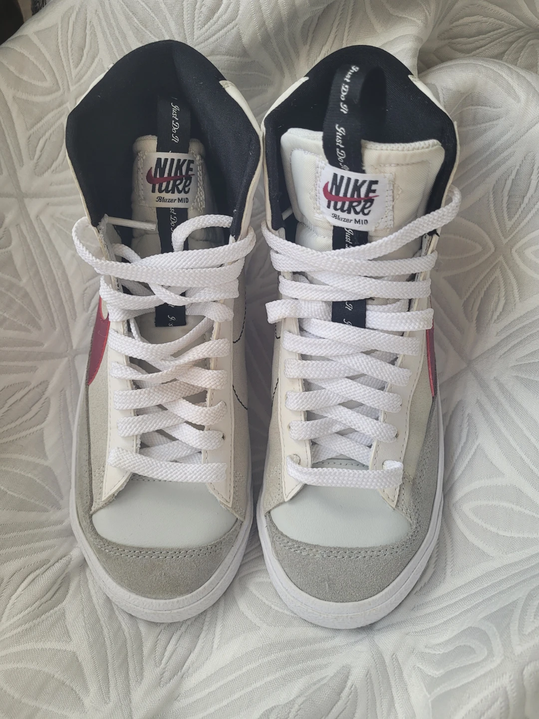 Nike Blazer Mid 77 SE White Rush Maroon Size 5Y (23cm) Kids