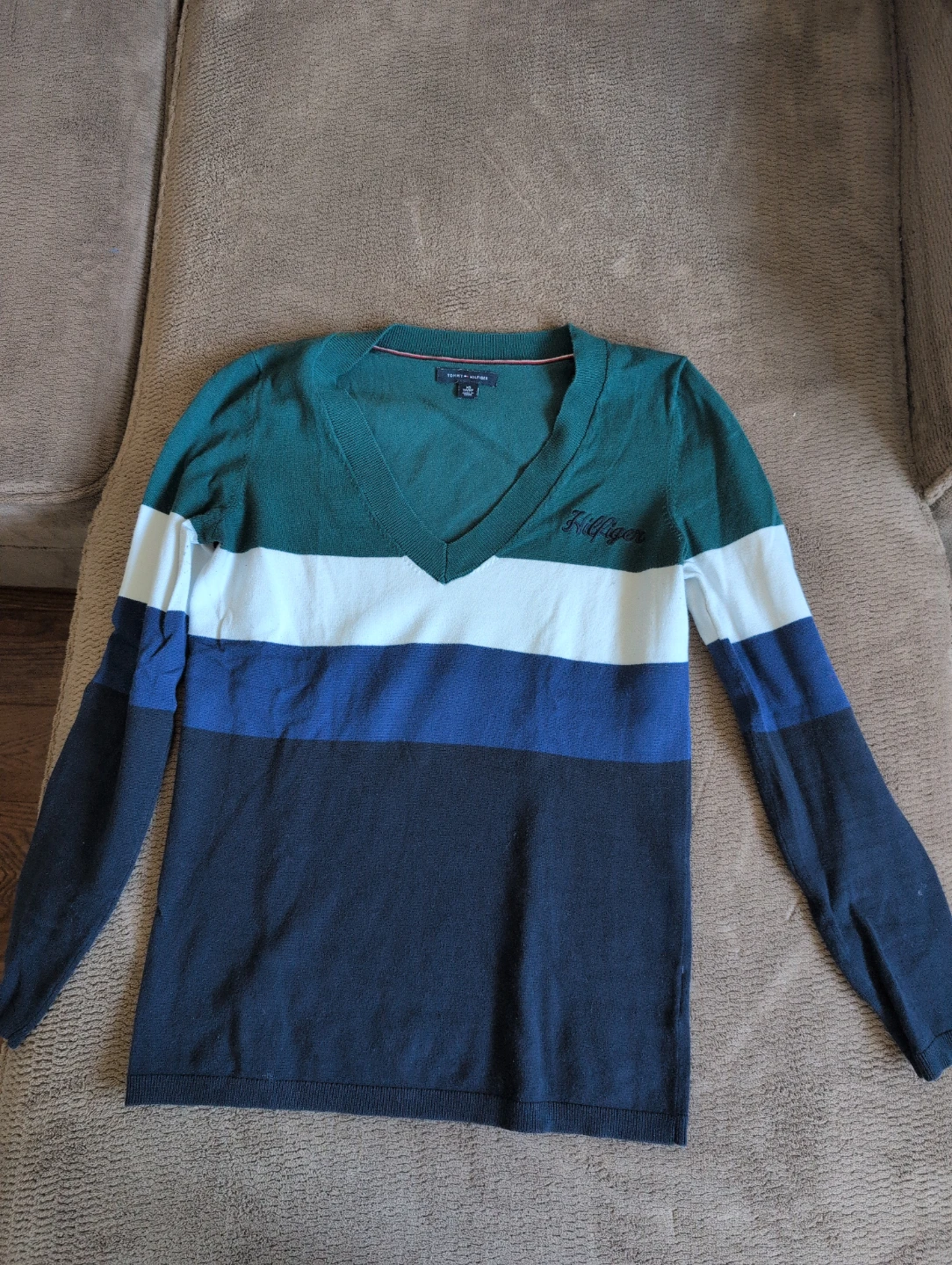 Tommy Hilfiger Striped V-Neck Sweater 🥕