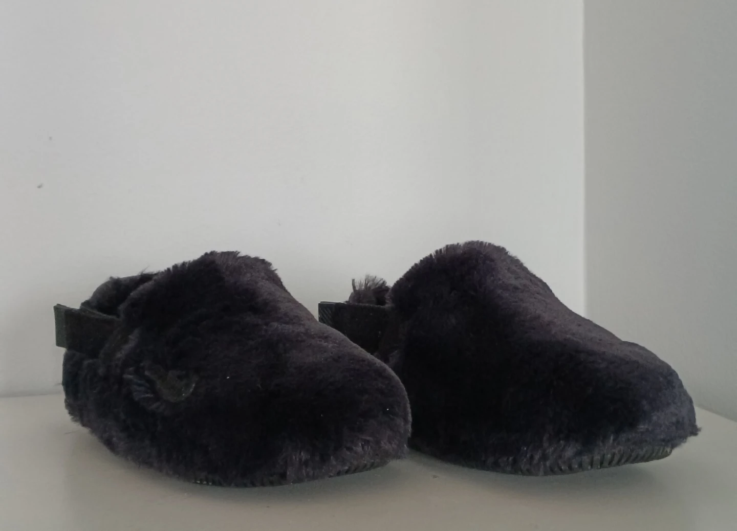 Nike Furry Slippers Women 6 – Black Plush Indoor Slides - photo 2