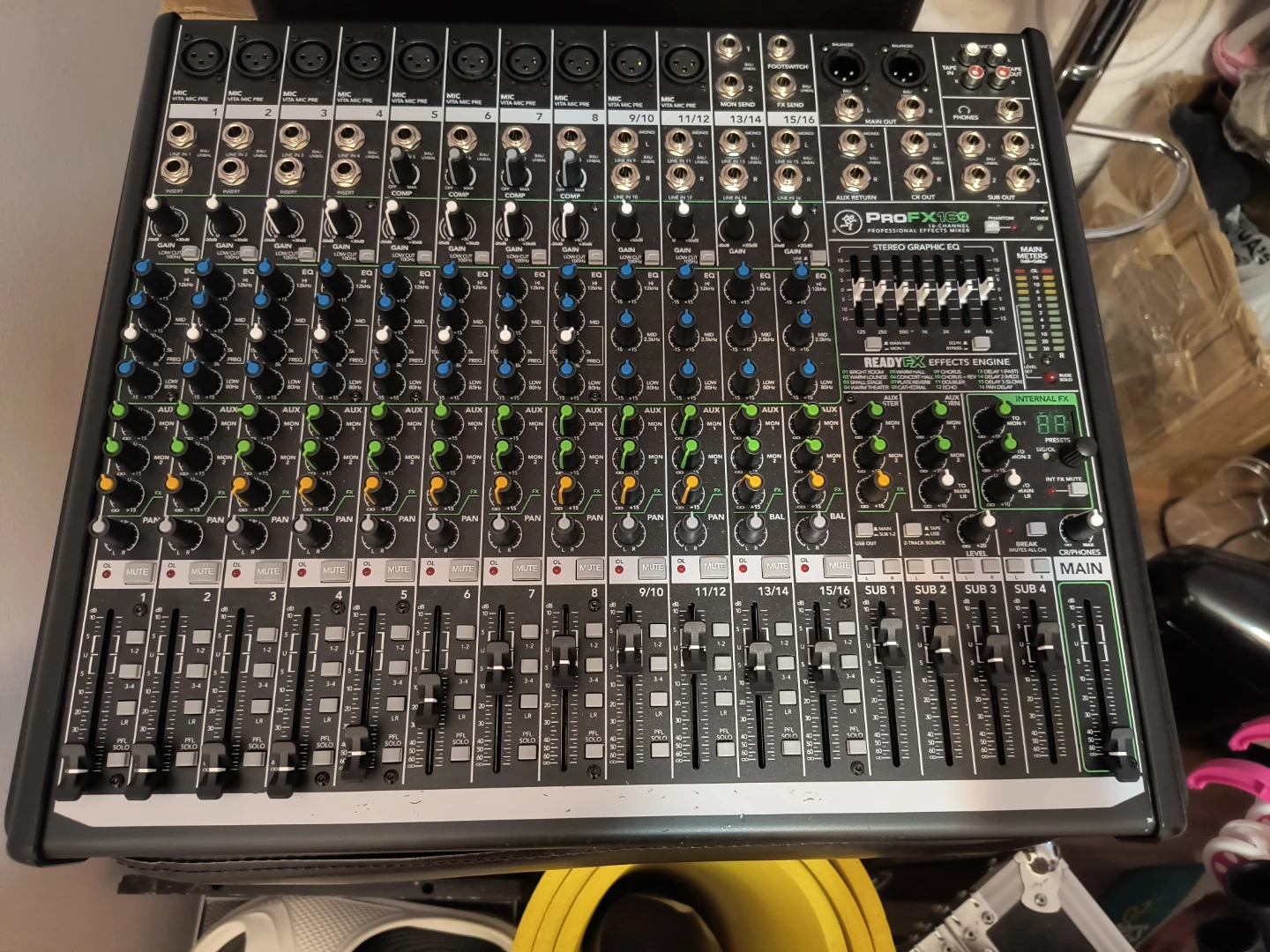 Mackie ProFX16v3 16-Channel Sound Mixer