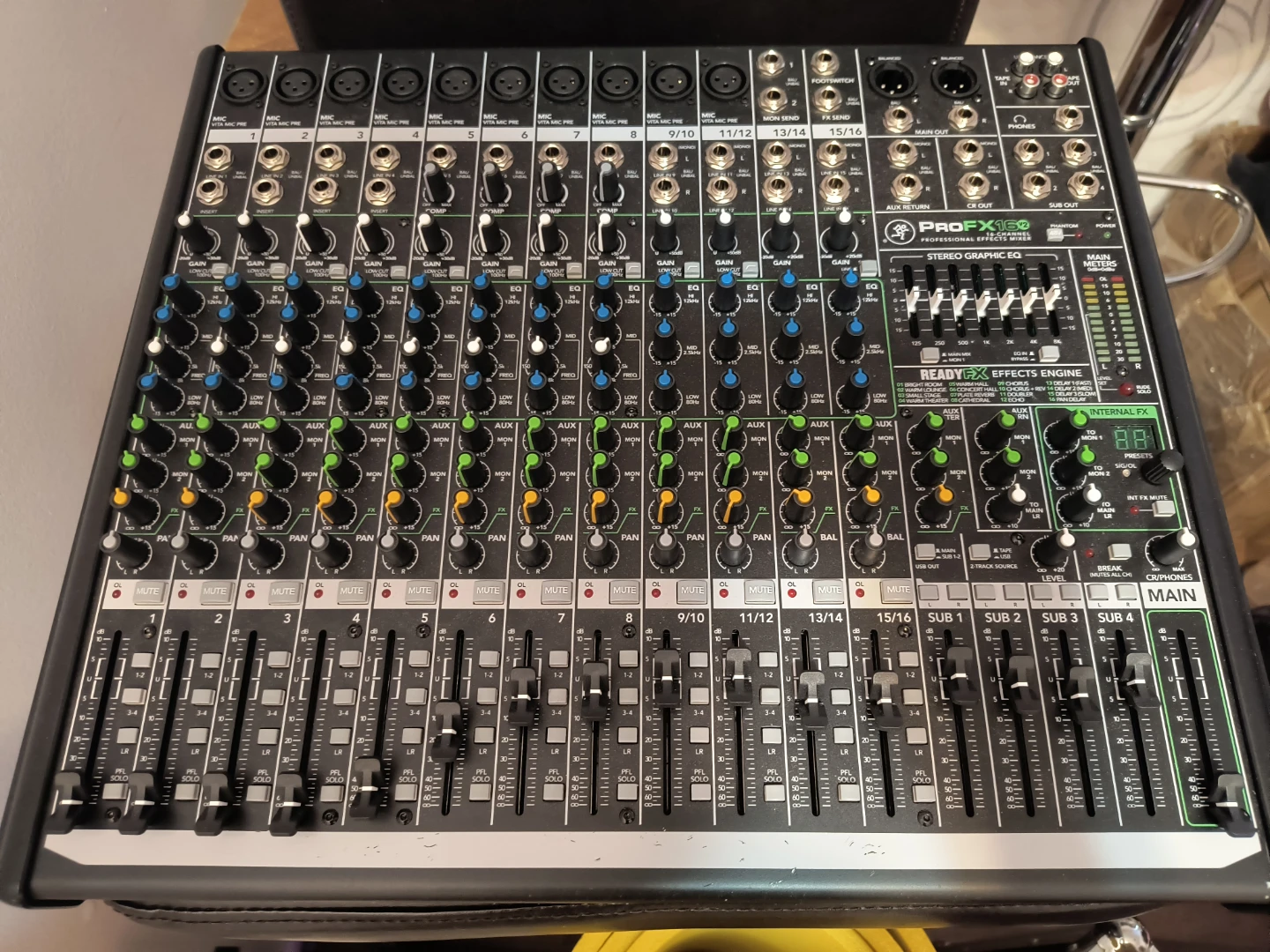 Mackie ProFX16v3 16-Channel Sound Mixer - photo 4