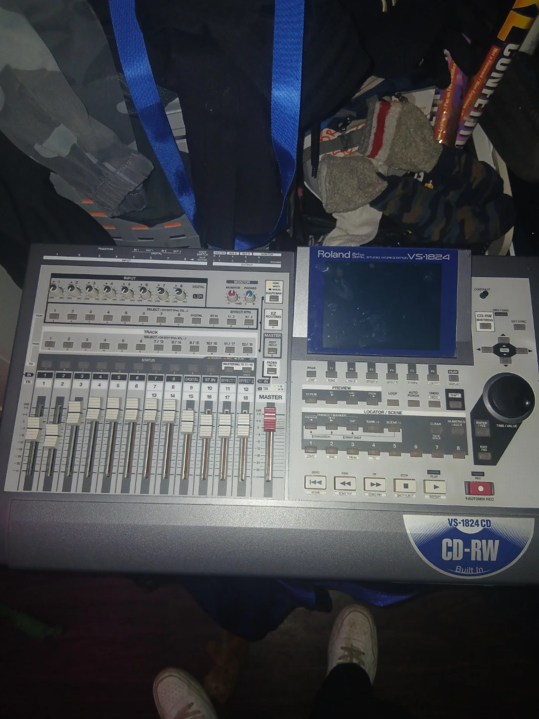 Roland VS-1824CD 24-bit Digital Studio Workstation
