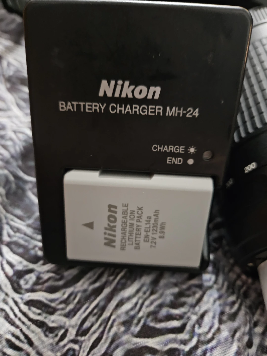 Nikon D3400 DSLR Camera with 70-300mm Lens and Bag - photo 4