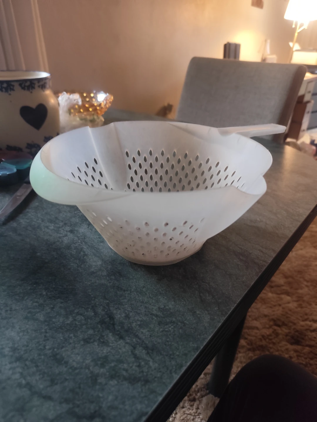 White Plastic Colander - photo 2