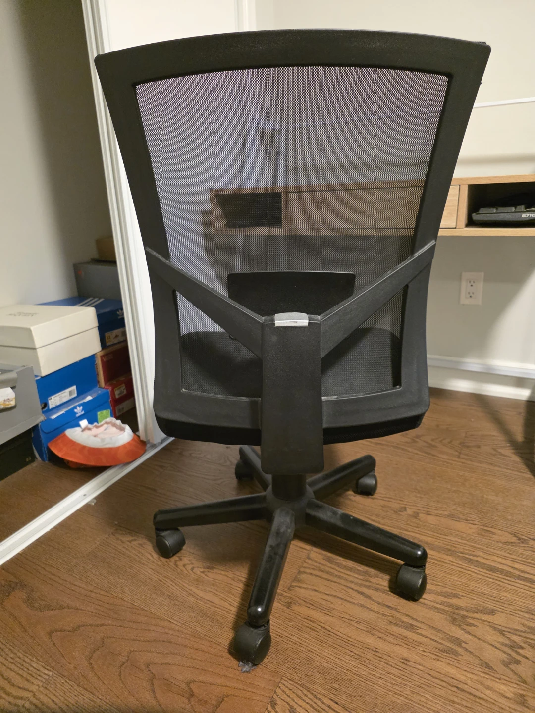 Black Mesh Office Chair - photo 3