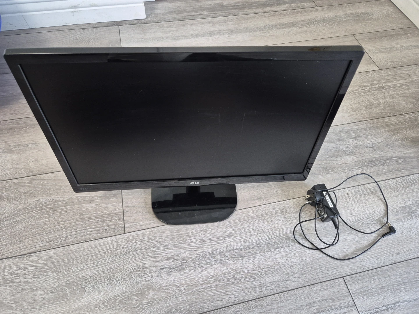 20 inch - LG IPS LED Monitor with Power Cable - photo 3