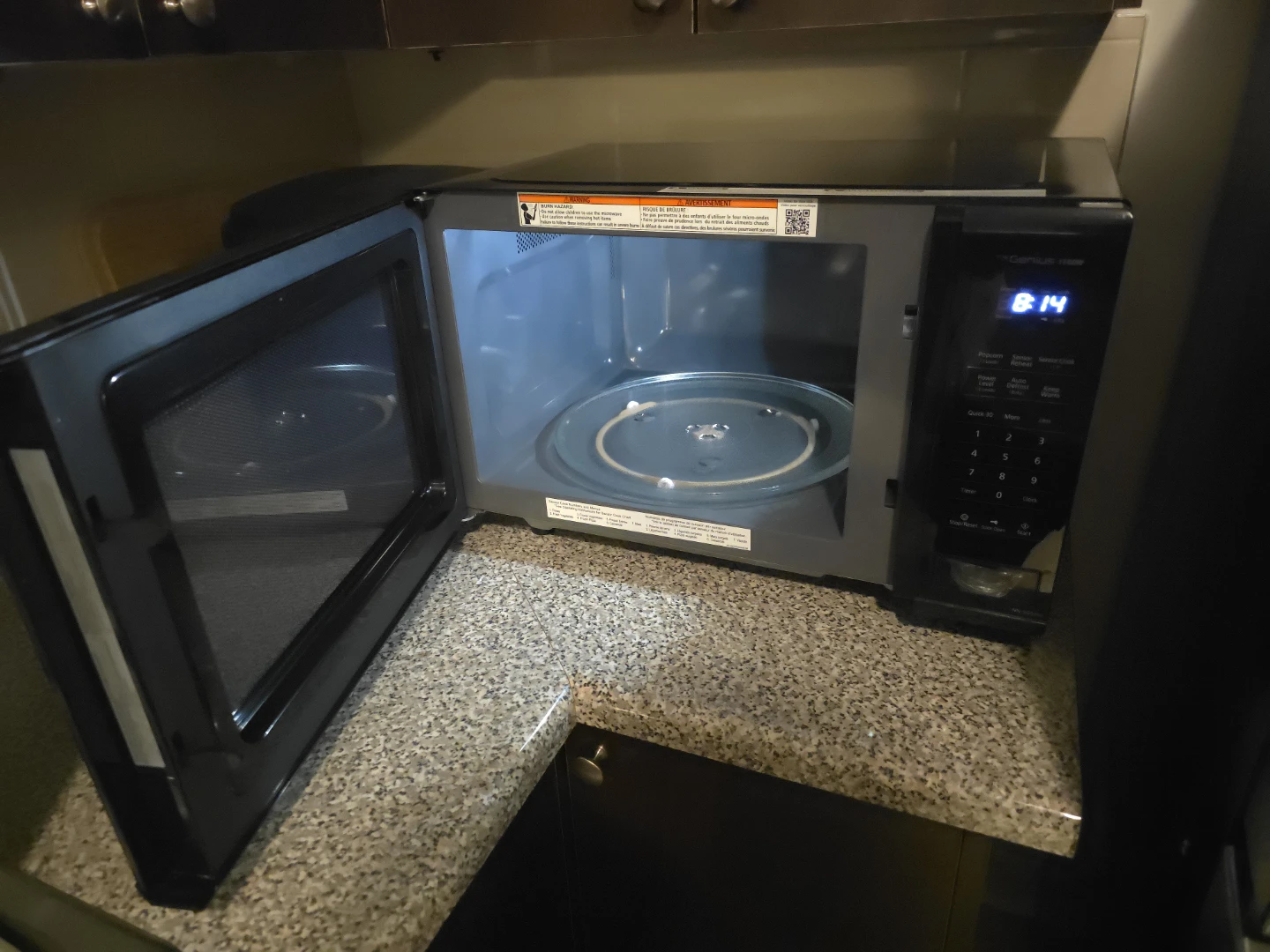 Panasonic Mid Size 1100 W 1.3 Cu Microwave - photo 4
