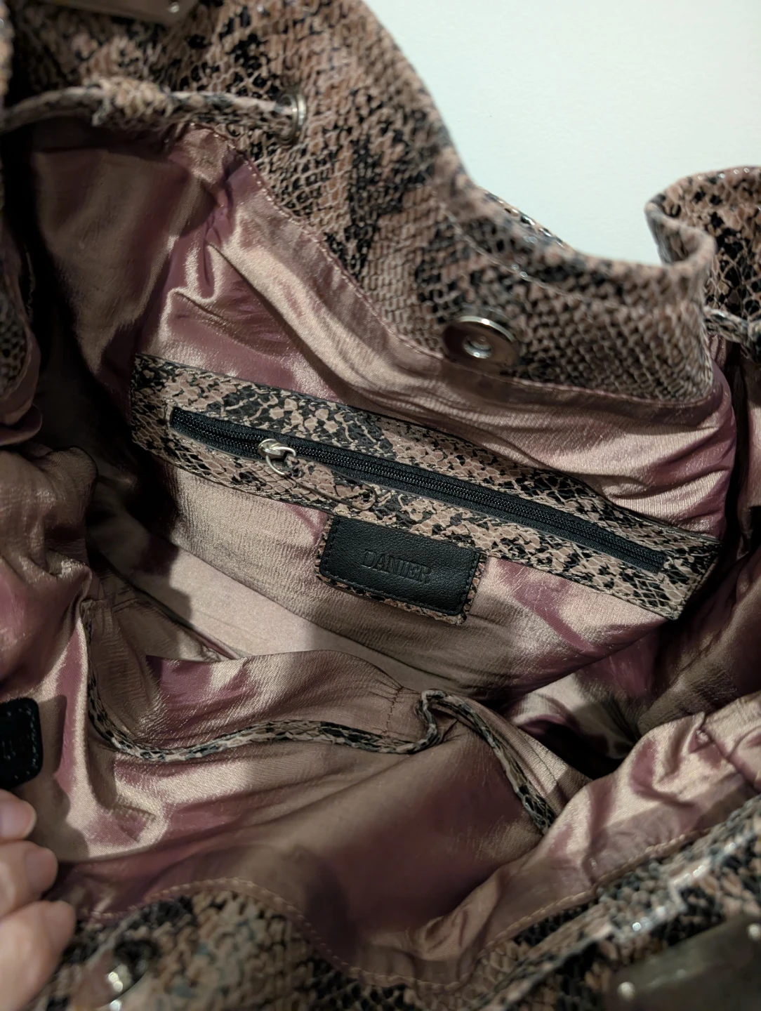 Danier Leather Shoulder Bag - photo 2
