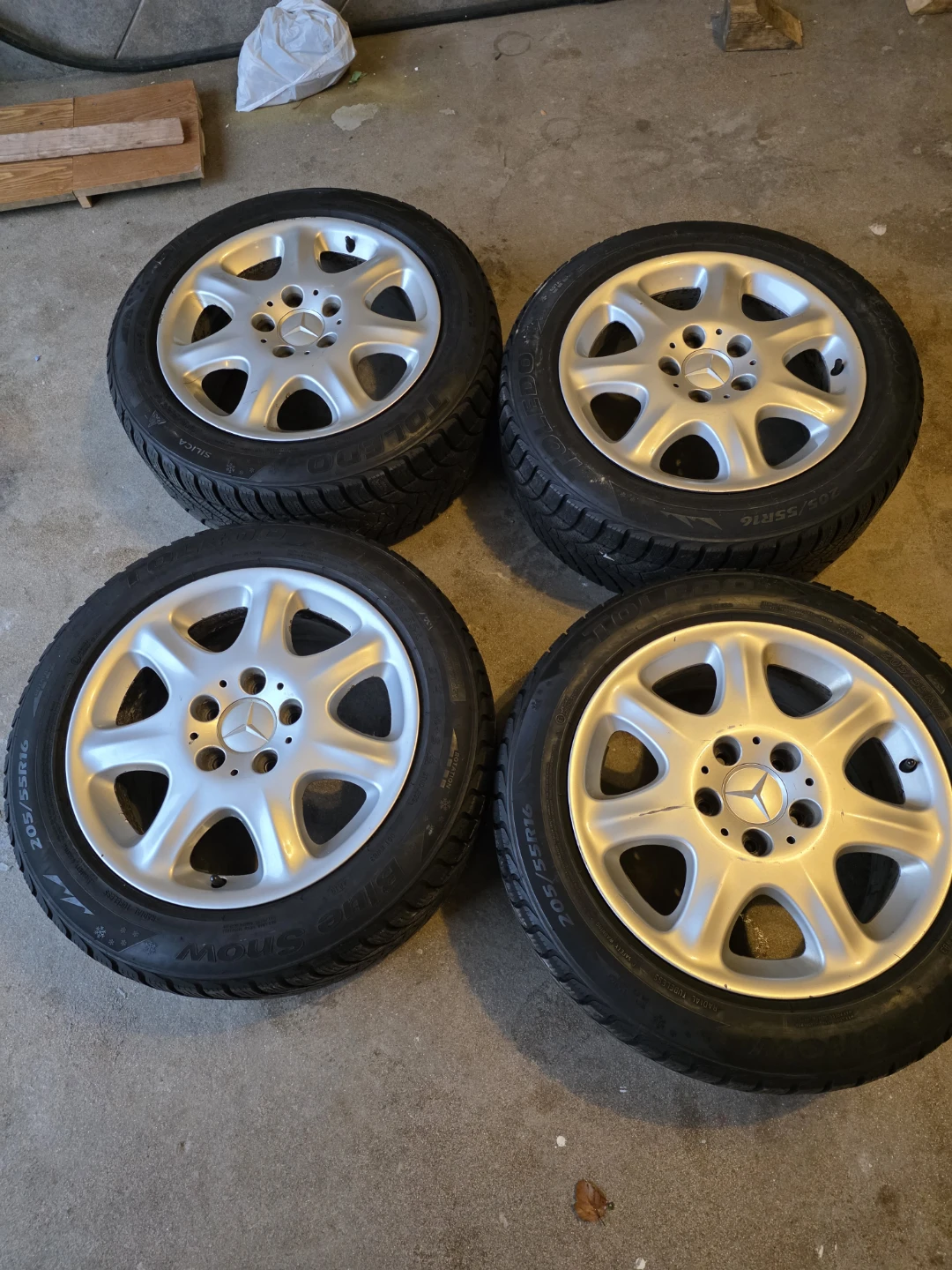 Set of 4 Mercedes-Benz C250 Alloy Wheels with Tires