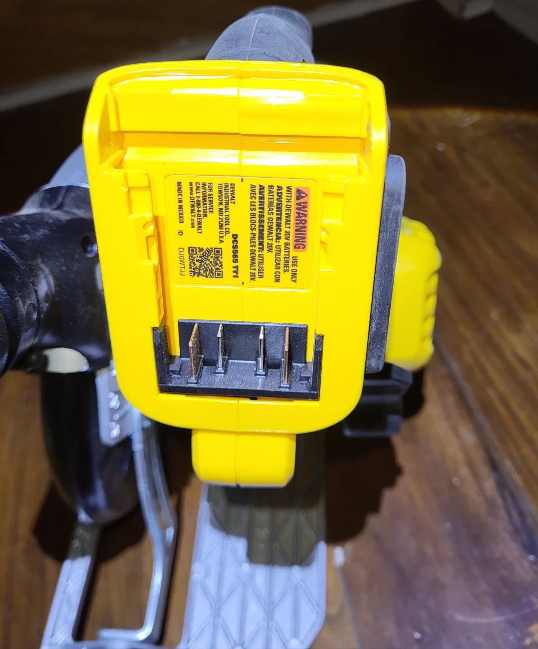 DEWALT DCS566 Cordless Circular Saw - photo 3