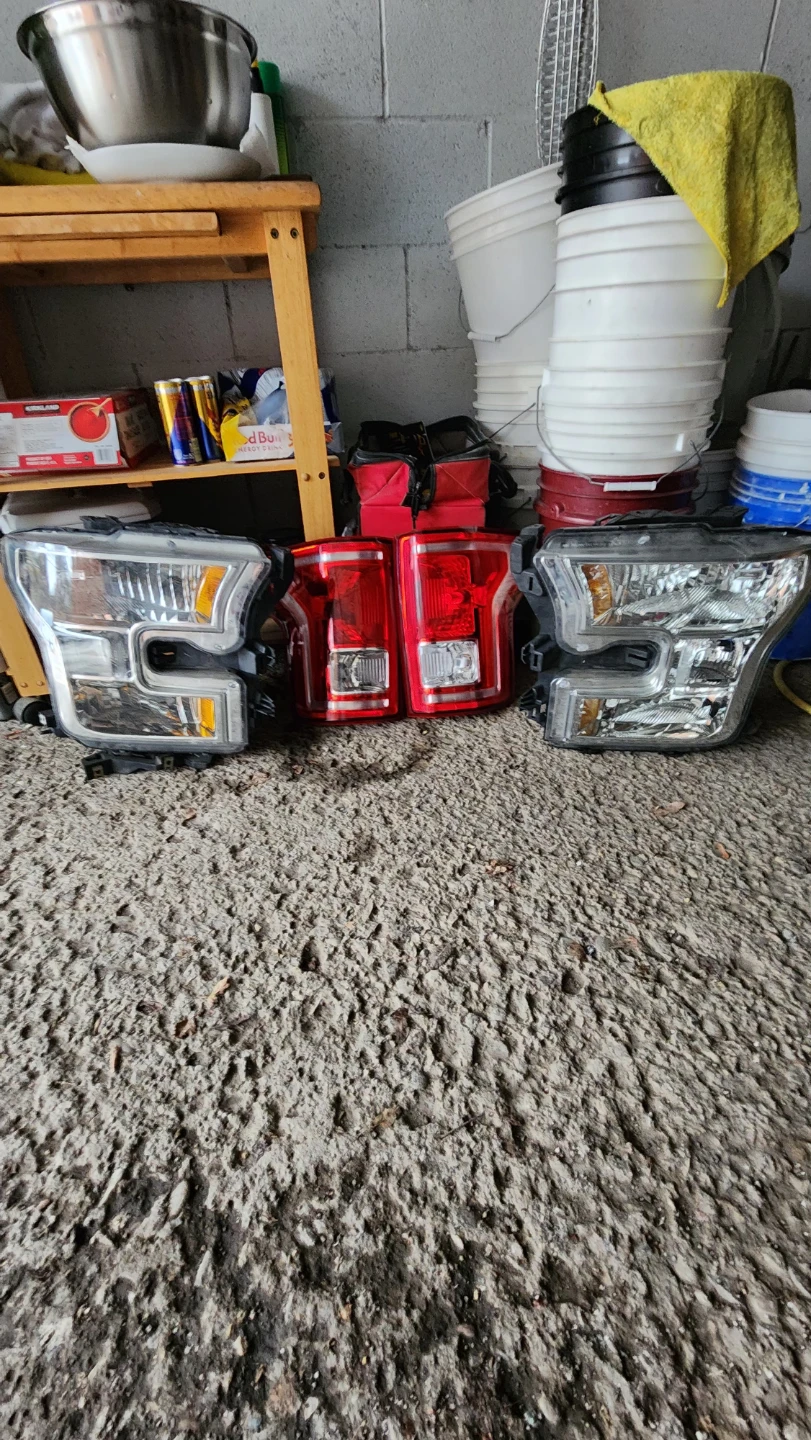 Ford F-150 Headlights and Tail Lights Set - photo 2