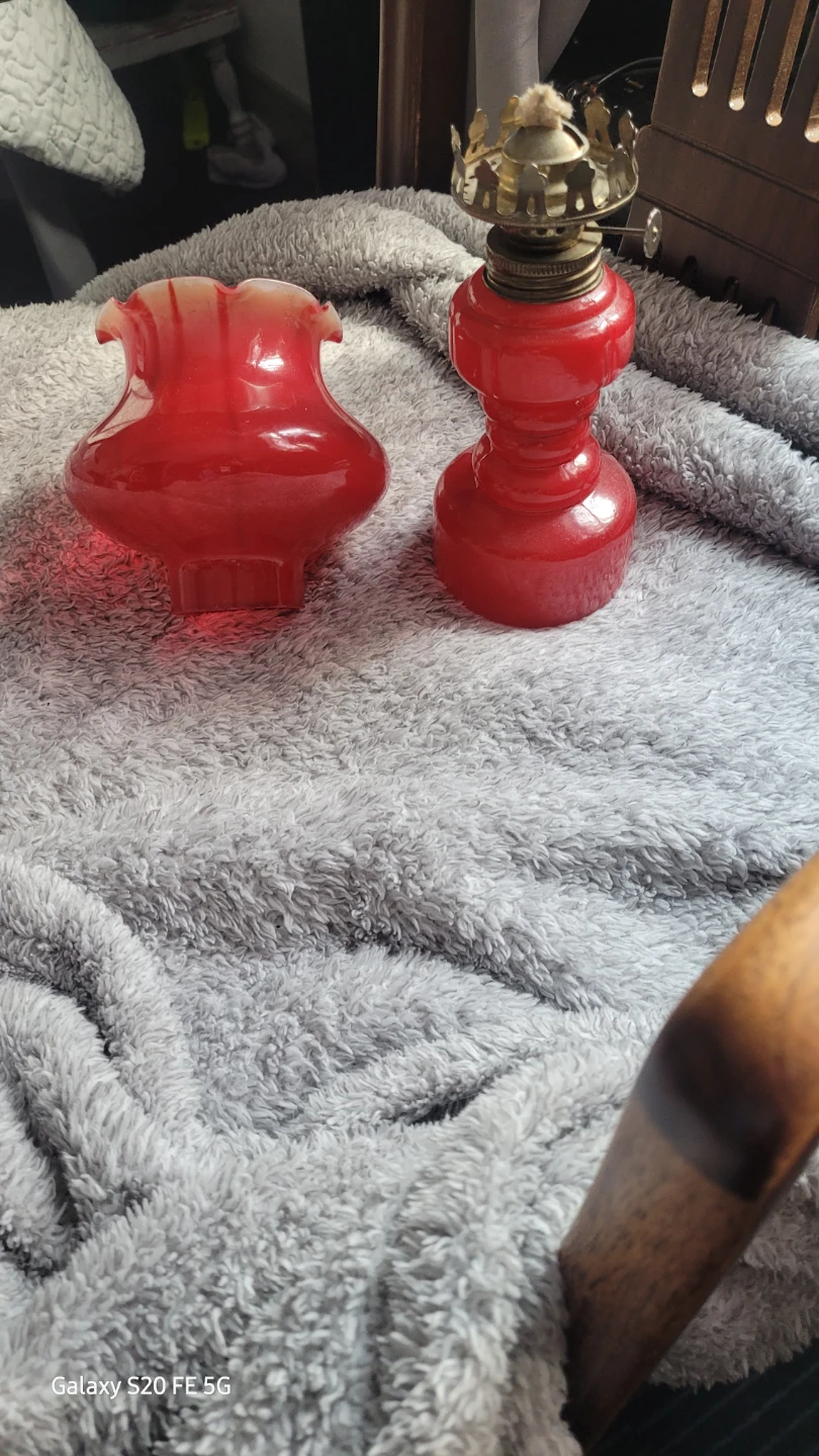 Vintage Red Glass Oil Lamp with Shade 🥕 - photo 3
