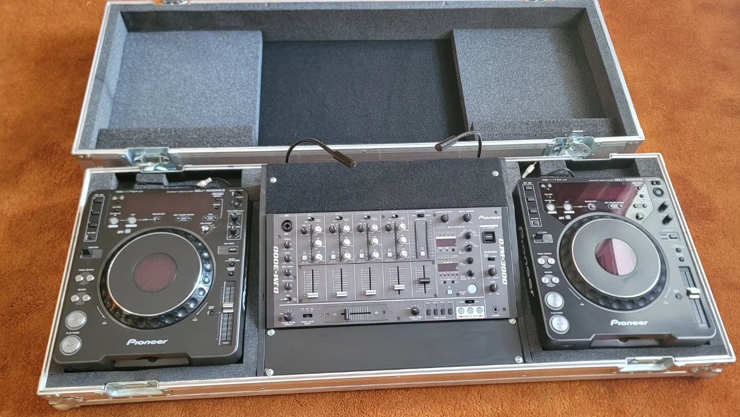Pioneer DJM-3000 Mixer & 2x CDJ-1000MK3 Players with Case