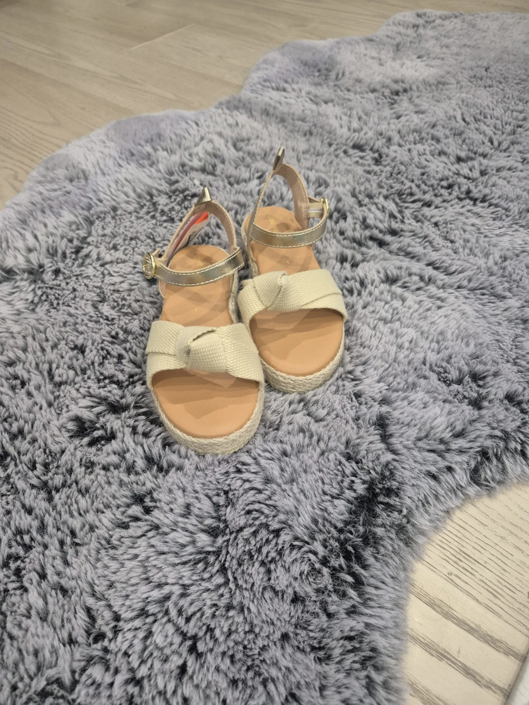 Joe Fresh Girls' Gold & Tan Bow Sandals Size 7 - photo 2