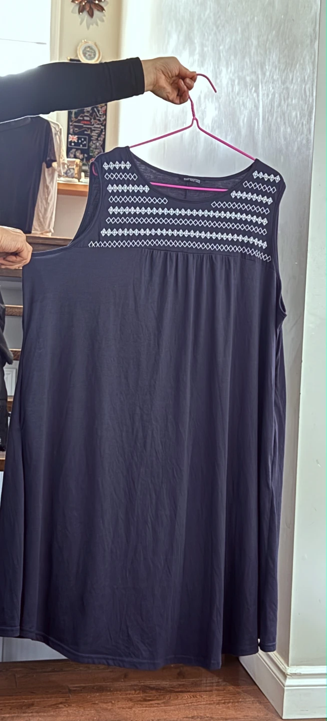 Women's Sleeveless Embroidered Top, us 22-24