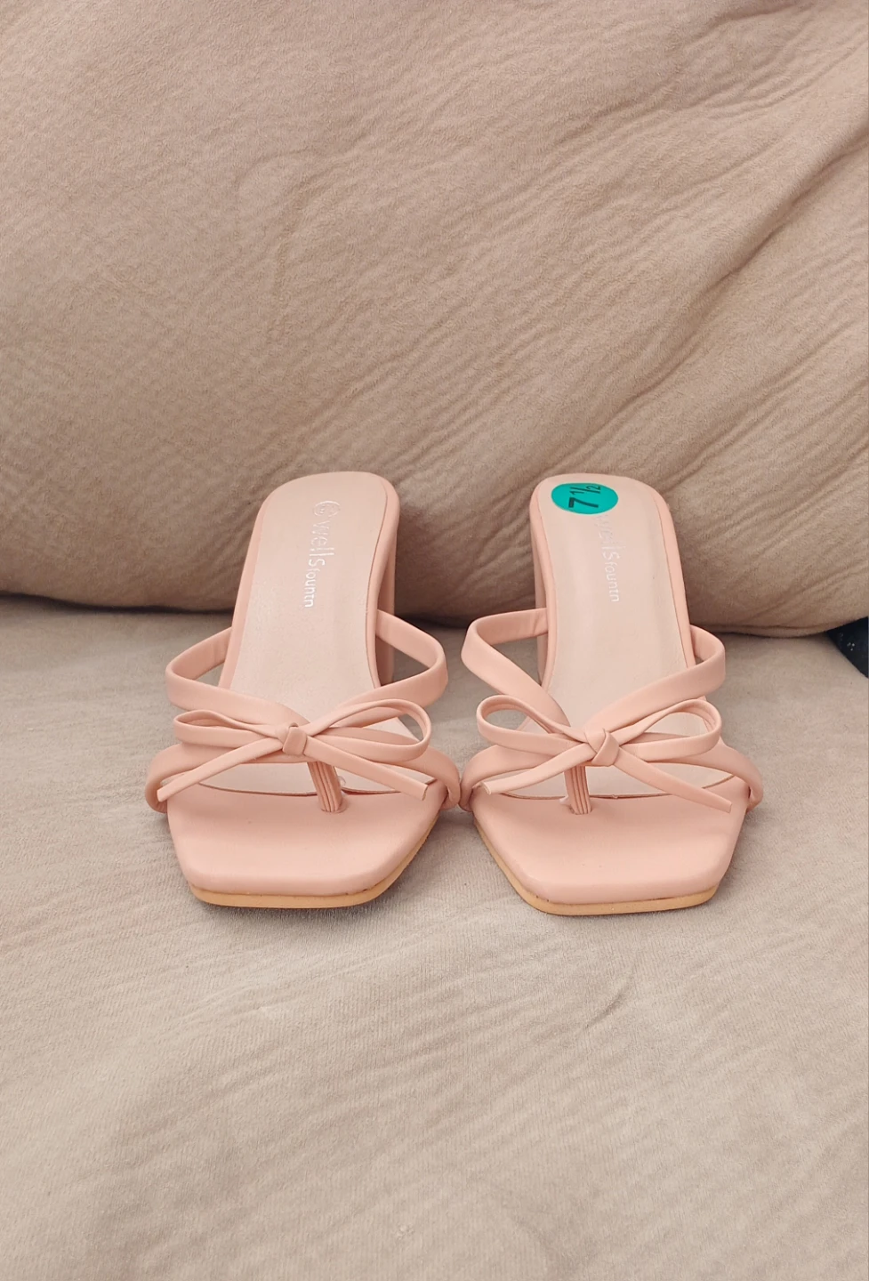 Wells Women's Pink Bow Heels Size 7.5 - photo 3