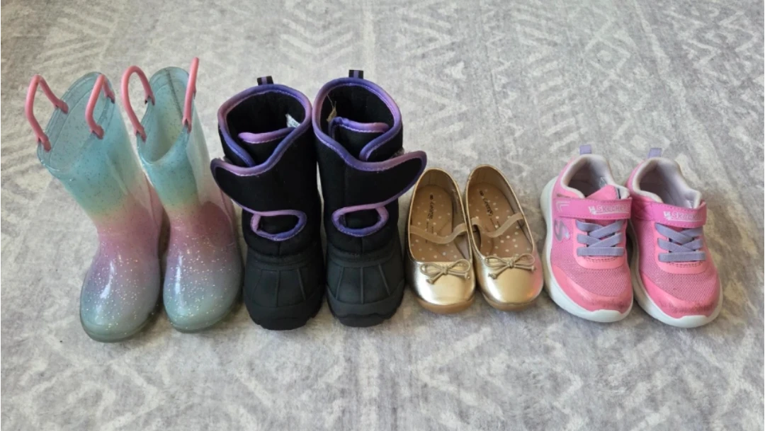 4 Pairs of Shoes 🧡