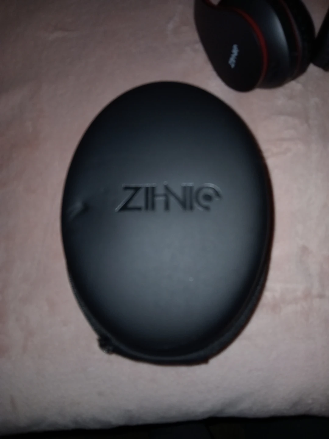 ZIHNIC Red and Black Over-Ear Headphones with Case - photo 3
