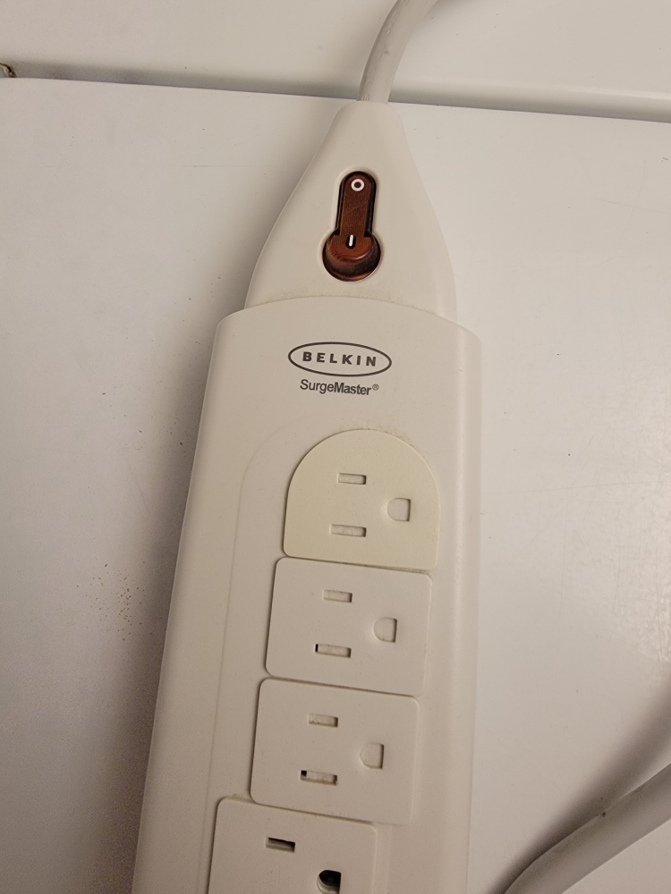 Belkin SurgeMaster 6-Outlet Surge Protector - photo 2