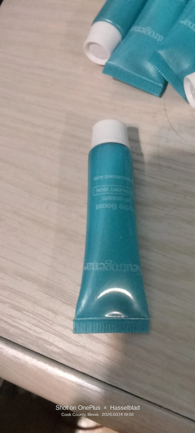 Neutrogena Hydro Boost Gel-Cream Sample Tubes (24 count) - photo 4