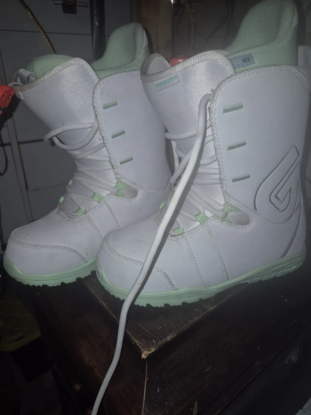 Burton Women's Transfer Snowboard Boots Size 8 - photo 2